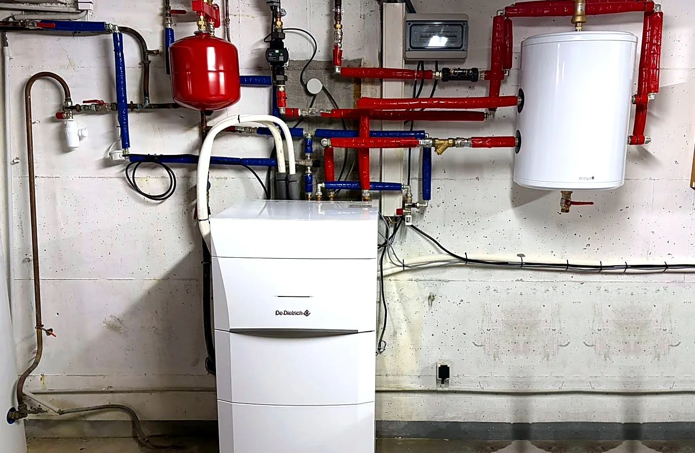 Local technique : ballon solaire et appoint raccordés, chantier ENERGY CO